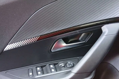 Peugeot 2008 Allure Hybrid eDCS6 107 kW (145 CV)