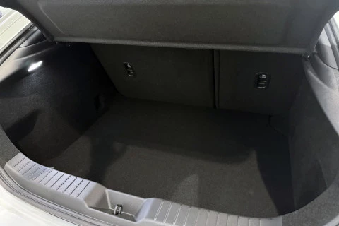 Mazda3 2.5L e-SKYACTIV G MHEV 103kW Centre-line