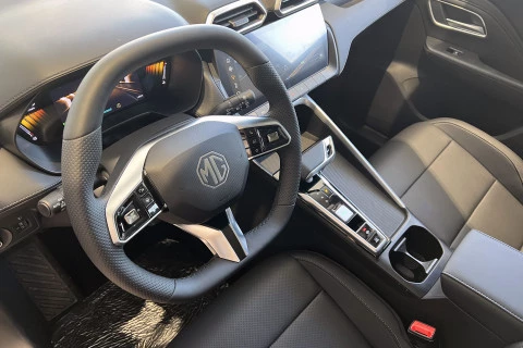 MG ZS Hybrid+ Luxury