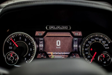 RAM 1500 LARAMIE NIGHT EDITION