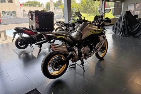 Voge 900DSX Amarilla