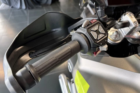 Voge 900DSX Amarilla