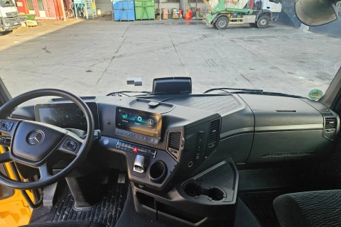 Mercedes-Benz Arocs 1853 HAD LS + BAÑERA SCHMITZ SKI 24 SL 7.2 AMARILLO