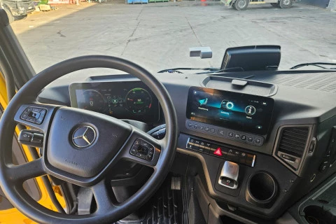 Mercedes-Benz Arocs 1853 HAD LS + BAÑERA SCHMITZ SKI 24 SL 7.2 AMARILLO