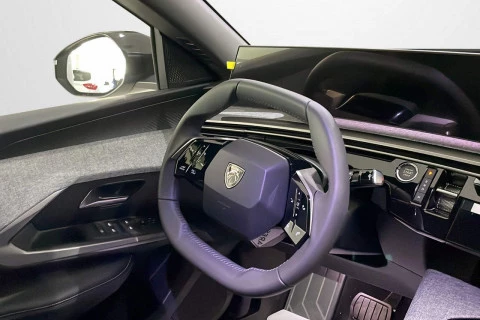 Peugeot e-3008 Allure Eléctrico 157kW