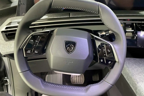 Peugeot e-3008 Allure Eléctrico 157kW