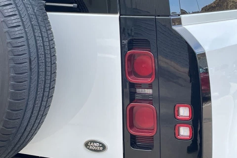 Land Rover Defender 110 D200 MHEV Standard 4WD Auto 147 kW (200 CV)