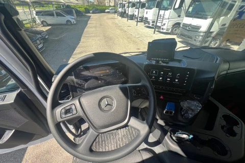 Mercedes-Benz Actros 1933 L