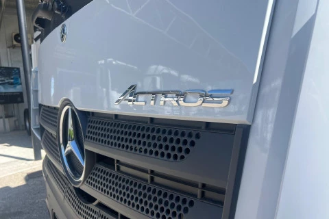 Mercedes-Benz Actros 1933 L