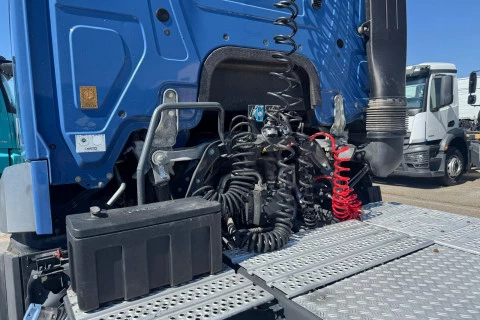 Mercedes-Benz Arocs 1851
