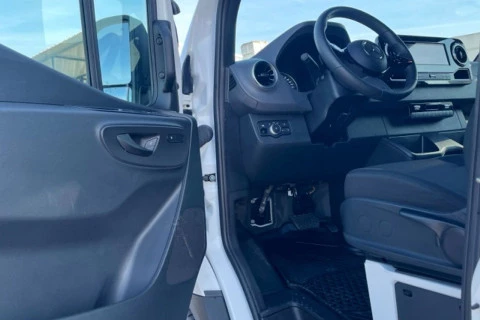 Mercedes-Benz eSprinter Nuevo eSprinter 320 Furgón PRO Medio (81kWh)[][9979NDH]