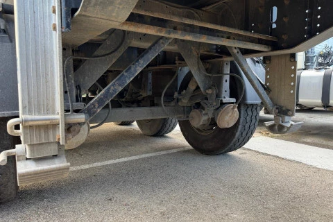 Mercedes-Benz Arocs 1953 HAD + BAÑERA MEILLER KIPPER 3 ejes KISA 3 MPH44/N PLATA