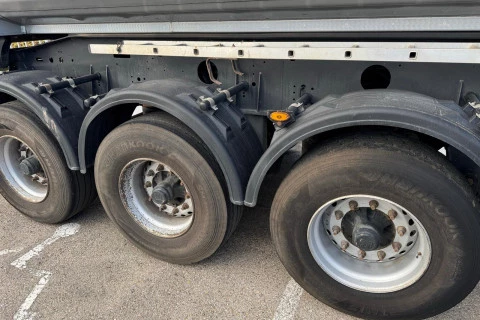 Mercedes-Benz Arocs 1953 HAD + BAÑERA MEILLER KIPPER 3 ejes KISA 3 MPH44/N PLATA