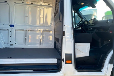 Mercedes-Benz eSprinter eSprinter 320 Furgón PRO Medio (56kWh)