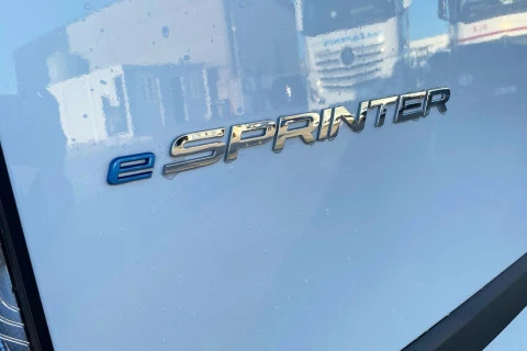 Mercedes-Benz eSprinter eSprinter 320 Furgón PRO Medio (56kWh)