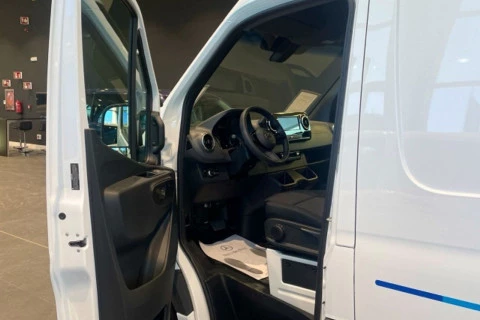 Mercedes-Benz eSprinter 320 Furgón PRO Medio