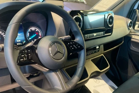 Mercedes-Benz eSprinter 320 Furgón PRO Medio