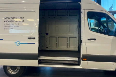 Mercedes-Benz eSprinter 320 Furgón PRO Medio