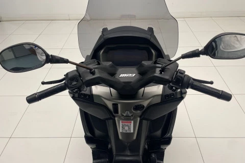 Piaggio MP3 400 HPE .
