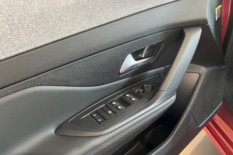 Peugeot 308 5P Allure Hybrid MHEV 145 e-DCS6