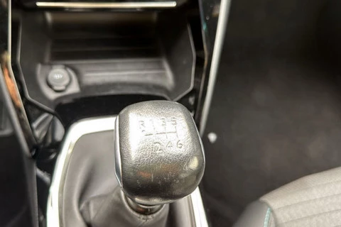 Peugeot 2008 Allure Puretech 100 S&S 6 Vel. MAN