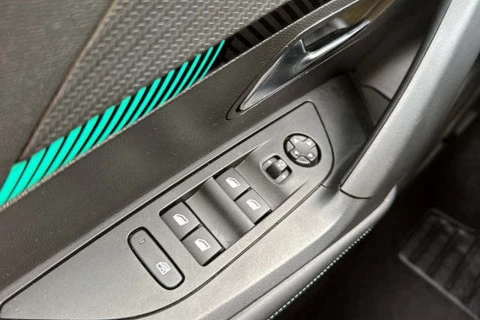 Peugeot 2008 Allure Puretech 100 S&S 6 Vel. MAN