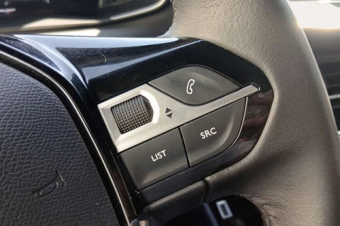 Peugeot 2008 Allure Hybrid eDCS6 107 kW (145 CV)
