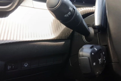 Peugeot 2008 Allure Hybrid eDCS6 107 kW (145 CV)