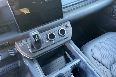 Land Rover Defender 3.0D I6 MHEV X-Dynamic SE 4WD AT 183 kW (249 CV)