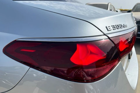 Mercedes-Benz Clase E E 300 de con tecnología hibrida EQ