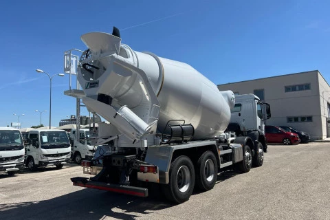 Mercedes-Benz Arocs 3240 B