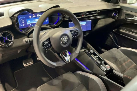 Alfa Romeo Junior Elettrica Speciale 115kW (156CV)