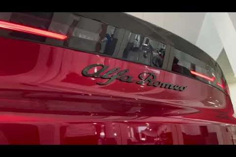 Alfa Romeo Junior Elettrica Speciale 115kW (156CV)