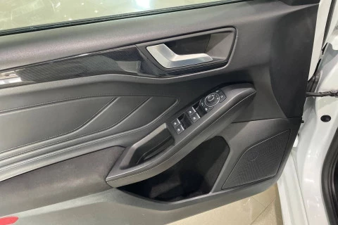 Ford Focus 1.0 Ecoboost MHEV 114kW ST-Line Auto