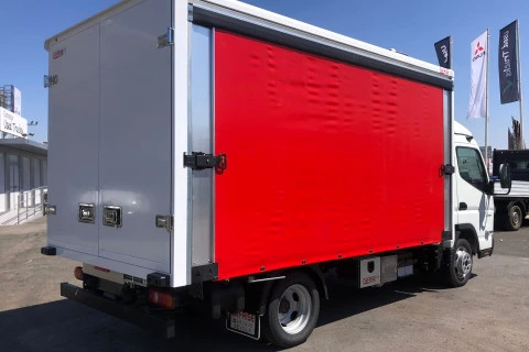 Mitsubishi Fuso Canter 3C15 + CARROCERIA BOTELLERA