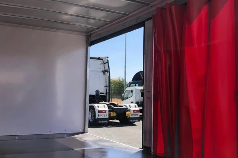 Mitsubishi Fuso Canter 3C15 + CARROCERIA BOTELLERA