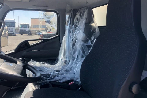 Mitsubishi Fuso Canter 3C15 + CARROCERIA BOTELLERA