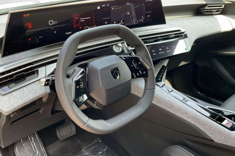 Peugeot 5008 Hybrid 1.2 107KW Allure eDCS6