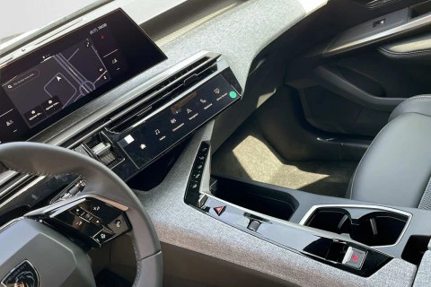 Peugeot 5008 Hybrid 1.2 107KW Allure eDCS6