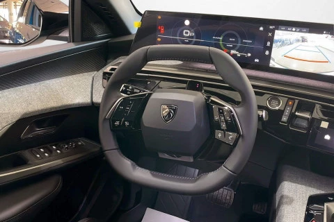 Peugeot 5008 Hybrid 1.2 107KW Allure eDCS6
