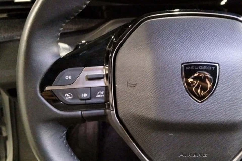 Peugeot 408 Puretech 130 Allure EAT8 96 kW (130 CV)