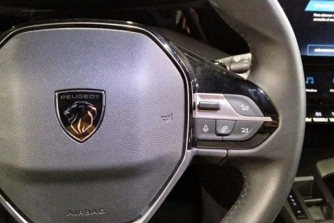 Peugeot 408 Puretech 130 Allure EAT8 96 kW (130 CV)