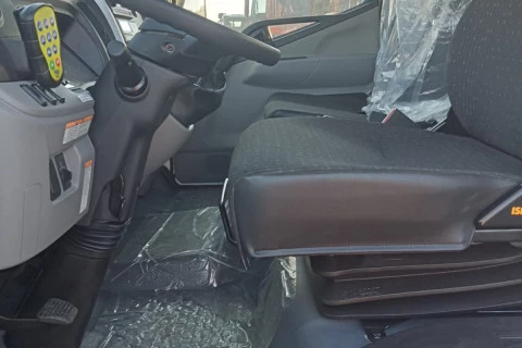 Mitsubishi Fuso Canter 7C18