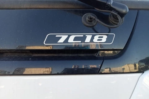 Mitsubishi Fuso Canter 7C18