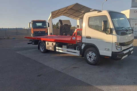 Mitsubishi Fuso Canter 7C18