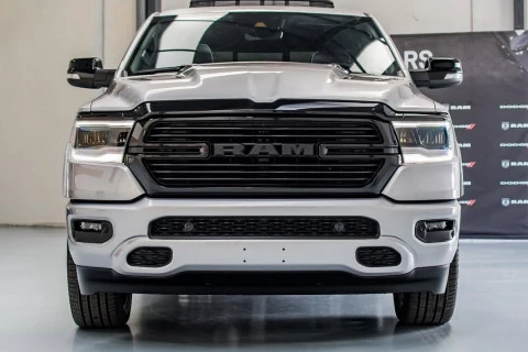 RAM 1500 Laramie EcoDiesel Night