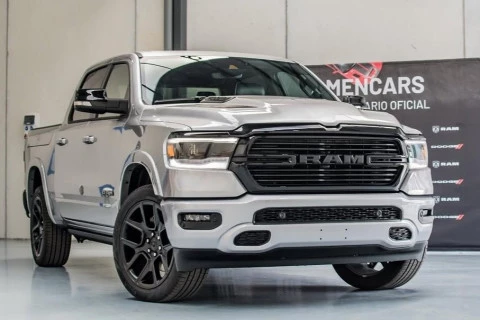 RAM 1500 Laramie EcoDiesel Night