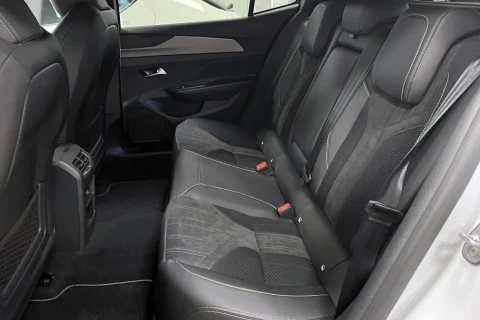 Peugeot e-408 E-408 GT Eléctrico 210 (157kW)