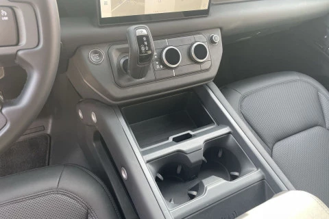 Land Rover Defender 110 3.0D I6 MHEV X-Dynamic SE 4WD AT 183 kW (249 CV)