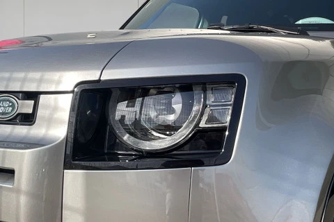 Land Rover Defender 110 3.0D I6 MHEV X-Dynamic SE 4WD AT 183 kW (249 CV)